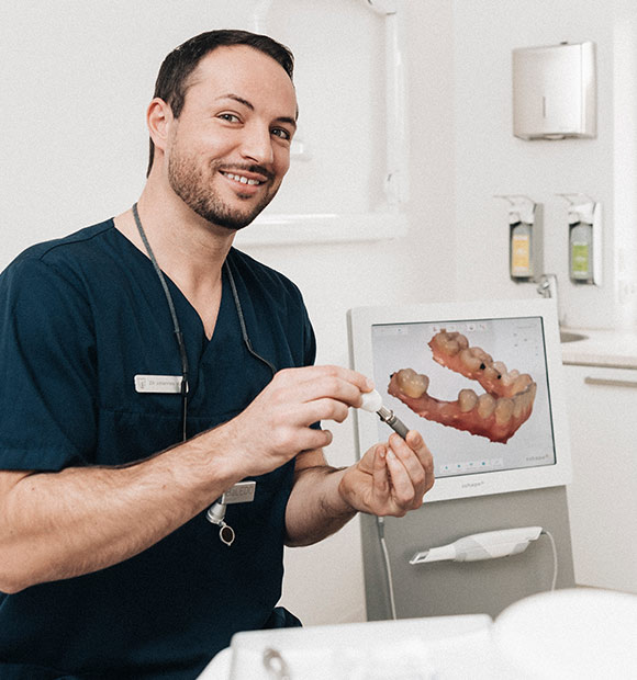 Feste Zähne mit Implantaten